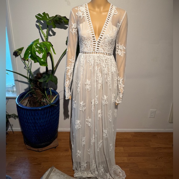Filly Flair White Floral Lace Long Sleeve Dress - Picture 1 of 9